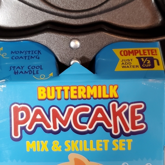 Baby Shark Skillet and Pancake Mix - Picture 2 of 4